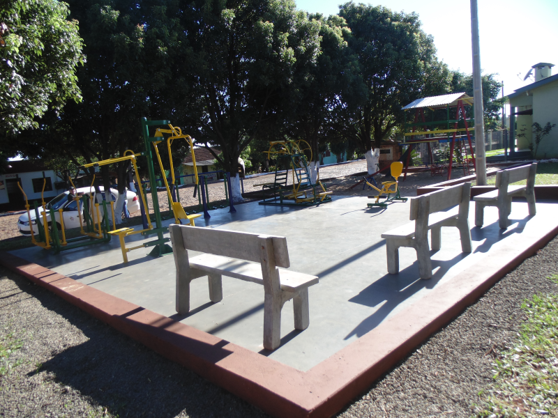 ADMINISTRAÇÃO MUNICIPAL INAUGURA ACADEMIA NO BAIRRO NICHELE